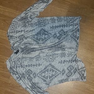 🛍 Lightweight cardigan with tribal pattern